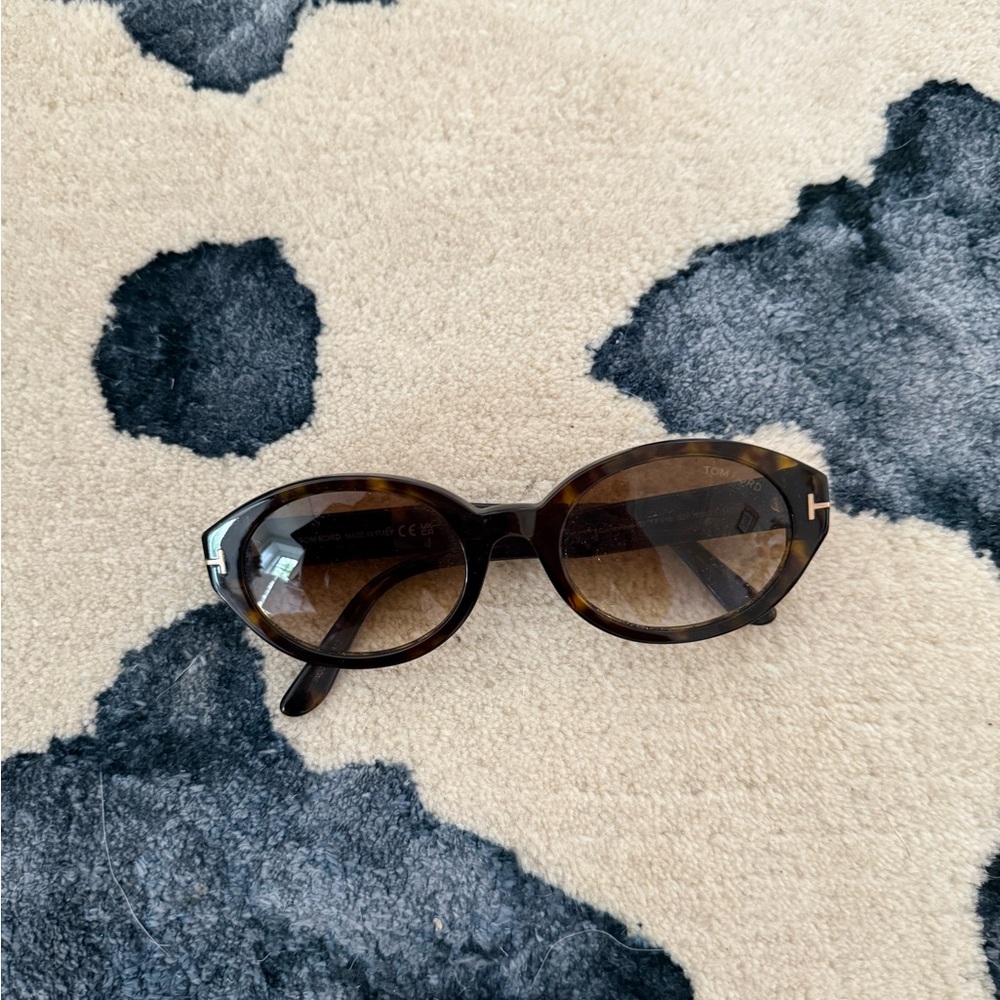 Tom Ford Brown Sunglasses Classic Versatile Design